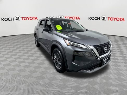 Used 2023 Nissan Rogue S image 2