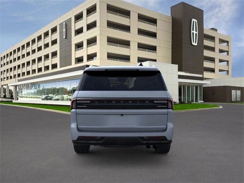 New 2025 Lincoln Navigator Reserve image 5