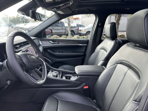 New 2025 Jeep Grand Cherokee L Limited image 15