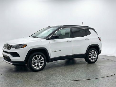 Used 2025 Jeep Compass Limited image 3
