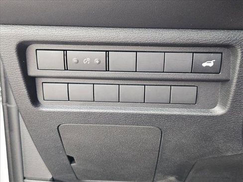 Used 2024 Mitsubishi Outlander SE image 13