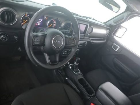 Used 2023 Jeep Gladiator Sport AWD/4WD image 17