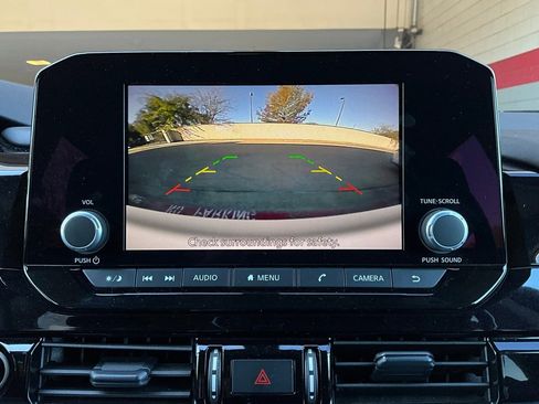 Used 2024 Nissan Pathfinder SV image 32