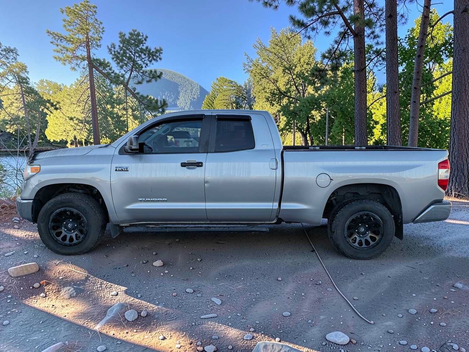 Used 2015 Toyota Tundra SR5 AWD/4WD image 3