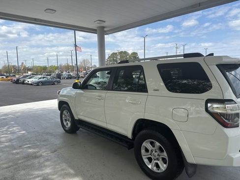 Used 2020 Toyota 4Runner SR5 Premium w/ Moonroof Package image 5
