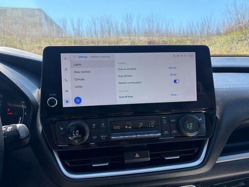 Used 2025 Toyota Grand Highlander AWD image 36