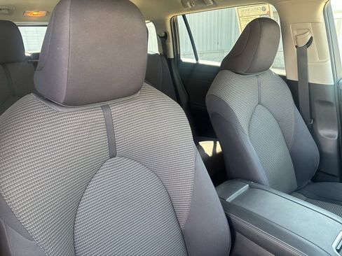 Used 2022 Toyota Highlander LE AWD/4WD image 28