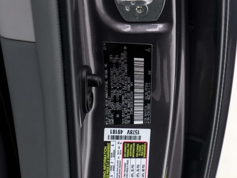 Used 2014 Toyota Sienna LE FWD image 31