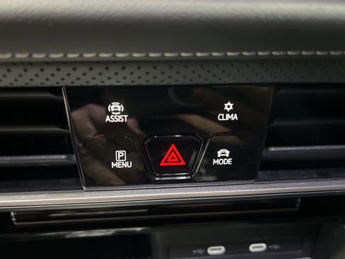 Used 2025 Volkswagen Atlas Cross Sport SE image 30