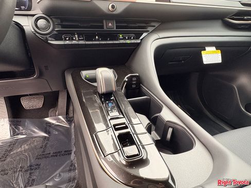 New 2025 Toyota Crown Signia image 14