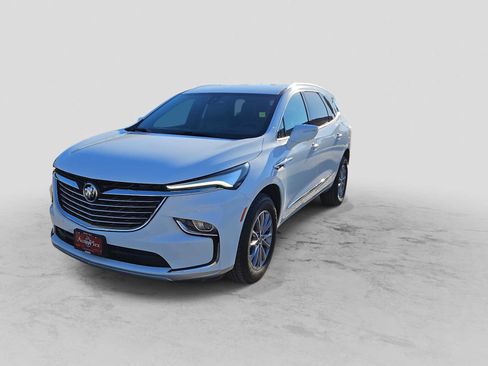 Used 2024 Buick Enclave Premium image 3