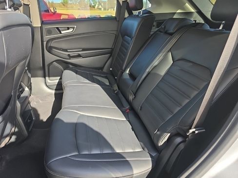 Used 2024 Ford Edge SEL image 9