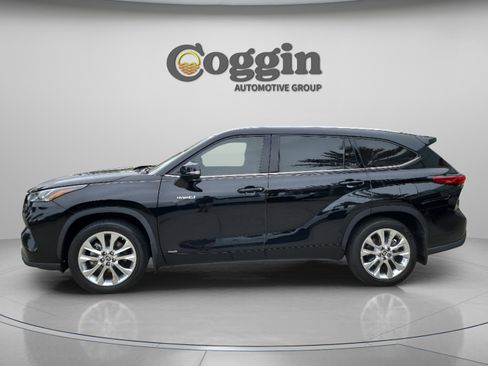 Used 2021 Toyota Highlander Limited AWD/4WD image 2
