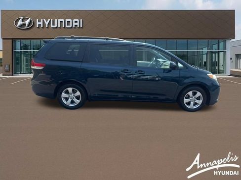 Used 2011 Toyota Sienna LE w/ Towing Pkg FWD image 6