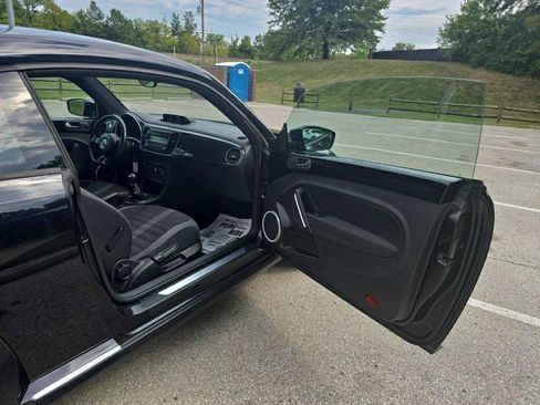 Used 2012 Volkswagen Beetle 2.0T image 18