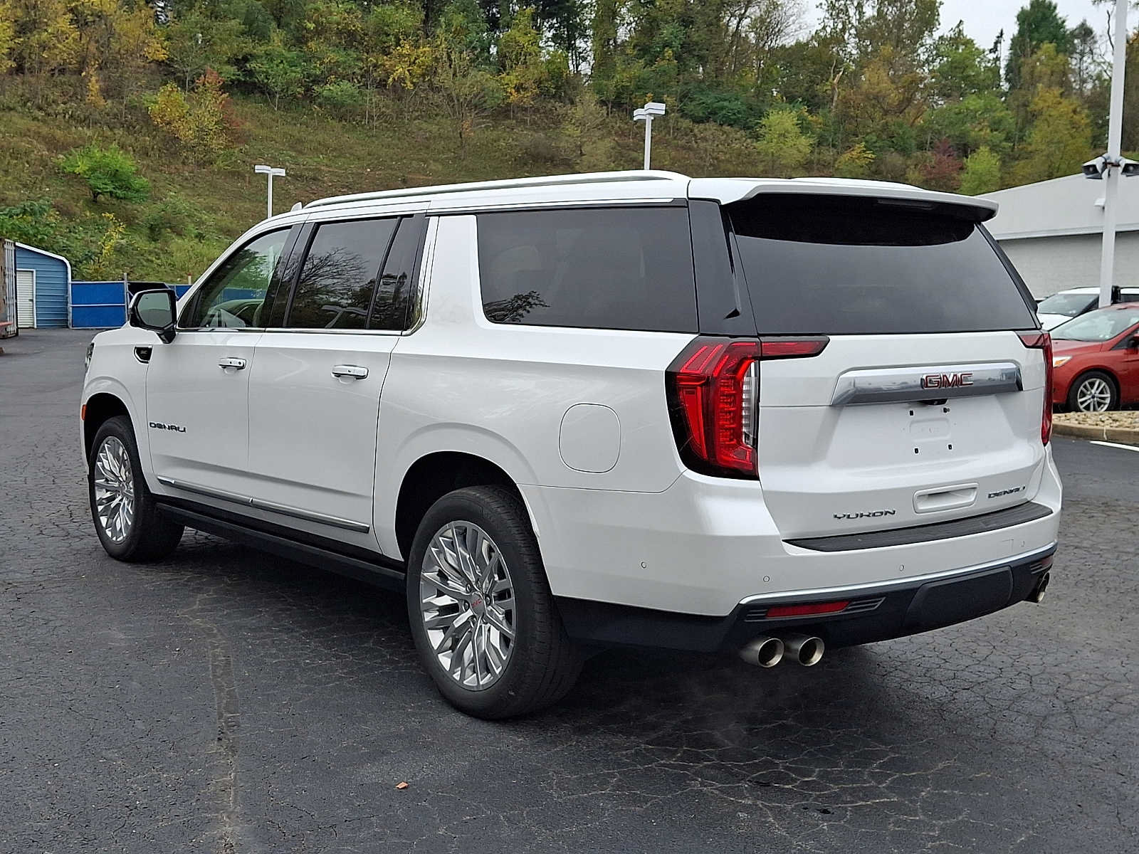 Used 2024 GMC Yukon XL Denali w/ Denali Reserve Package AWD/4WD image 4