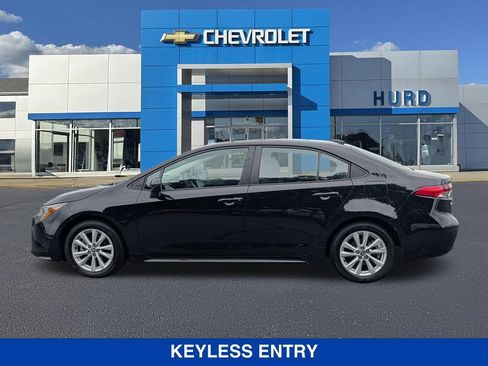 Used 2025 Toyota Corolla LE w/ LE Premium Package FWD image 7