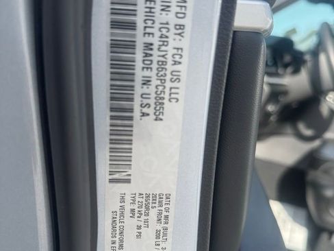 Used 2023 Jeep Grand Cherokee 4WD 4xe image 9