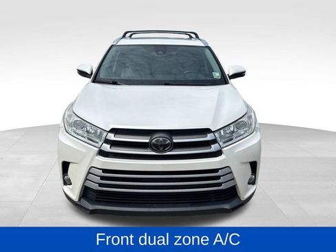 Used 2018 Toyota Highlander XLE FWD image 3