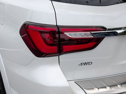 Used 2023 INFINITI QX80 Sensory w/ All-Season Package AWD/4WD image 17