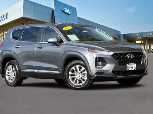 Used 2019 Hyundai Santa Fe SE AWD/4WD image 2