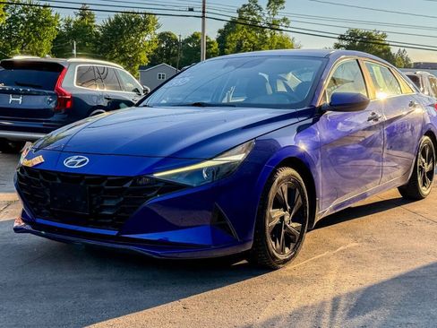 Used 2022 Hyundai Elantra SEL w/ Convenience Package FWD image 6