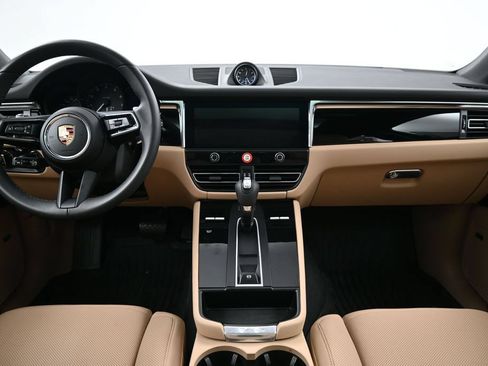 Certified 2026 Porsche Macan AWD/4WD image 9
