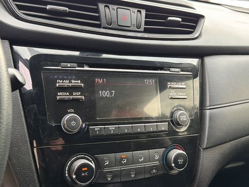 Used 2017 Nissan Rogue S w/ S Family Package image 14