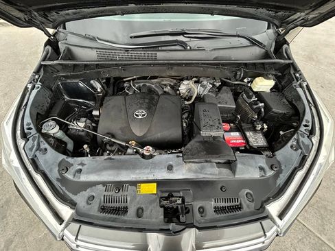 Used 2019 Toyota Highlander XLE FWD image 32