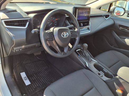 Used 2025 Toyota Corolla LE image 10