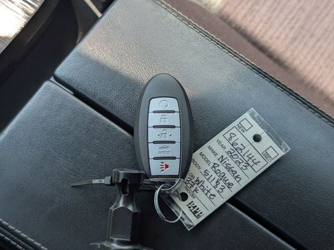 Used 2023 Nissan Rogue SV FWD image 34