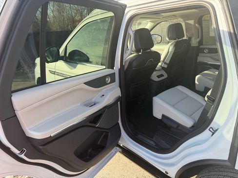 New 2026 Lincoln Navigator Reserve AWD/4WD image 21