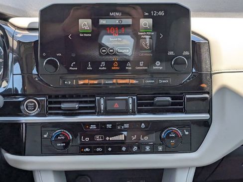 Used 2022 Nissan Pathfinder SL w/ SL Premium Package FWD image 18