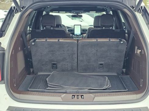Used 2022 Ford Explorer King Ranch w/ Premium Technology Package image 11