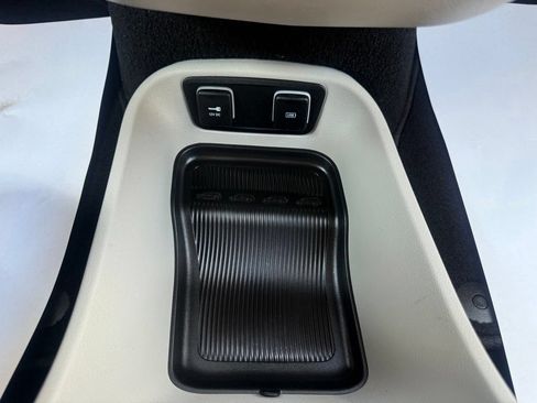 Used 2020 Chrysler Pacifica Touring w/ Advanced Safetytec Group FWD image 25