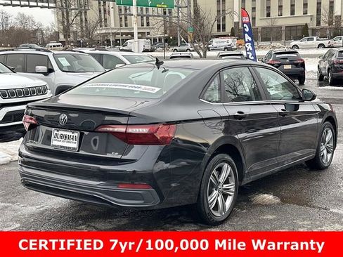 Used 2024 Volkswagen Jetta SE image 2