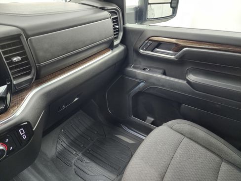 Used 2024 GMC Sierra 2500 SLE w/ SLE Value Package; image 12