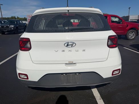 Used 2025 Hyundai Venue SEL FWD image 6