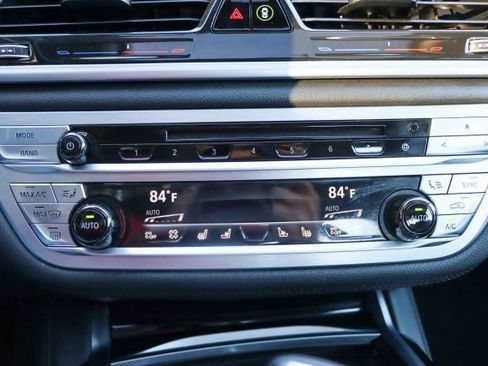 Used 2019 BMW 740i w/ Executive Package image 39