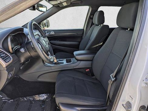 Used 2017 Jeep Grand Cherokee Laredo image 15