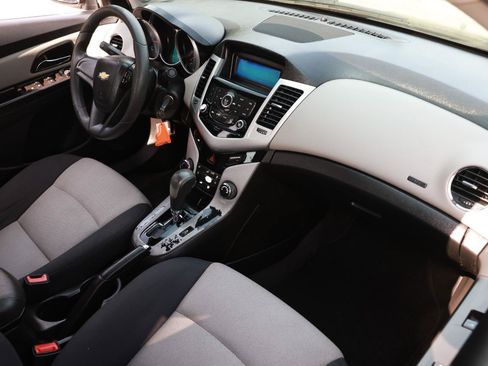 Used 2016 Chevrolet Cruze LS FWD image 18
