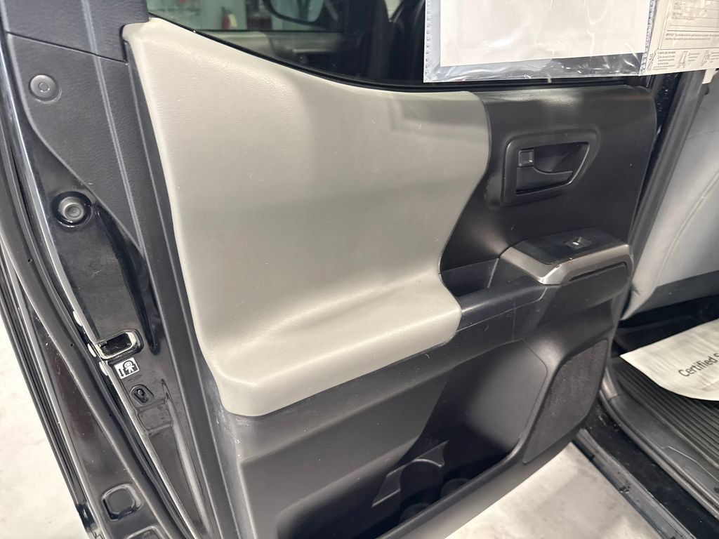 Used 2019 Toyota Tacoma SR5 RWD image 39