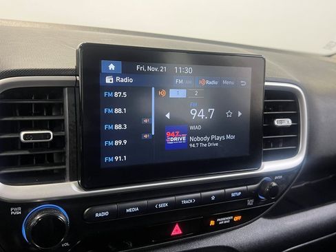 Used 2023 Hyundai Venue SEL image 35