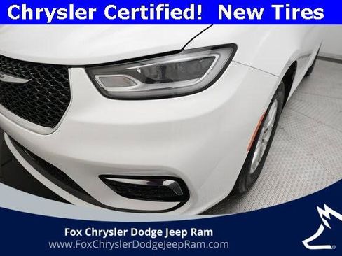 Certified 2024 Chrysler Pacifica Touring-L image 23