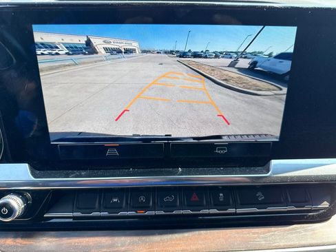 Used 2023 GMC Sierra 1500 SLT AWD/4WD image 26