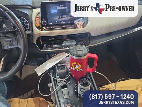 Used 2022 Nissan Rogue SV w/ SV Premium Package image 10