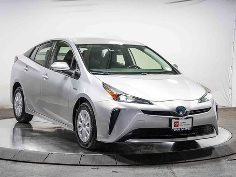 Certified 2019 Toyota Prius L Eco FWD image 5