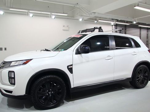 Used 2021 Mitsubishi Outlander Sport LE image 3