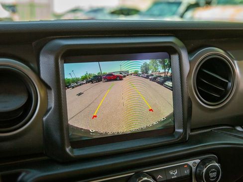 Used 2023 Jeep Wrangler Unlimited AWD/4WD image 15