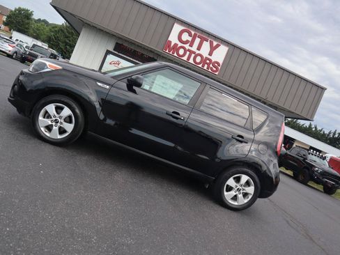 Used 2018 Kia Soul FWD image 12